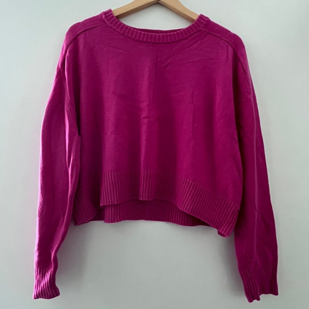 Gap crew neck cropped pink sweater, size M